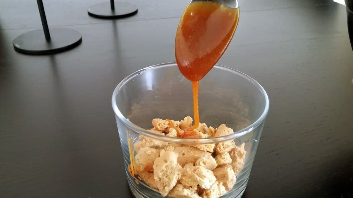 Banantrifli med karamel på brunet smør