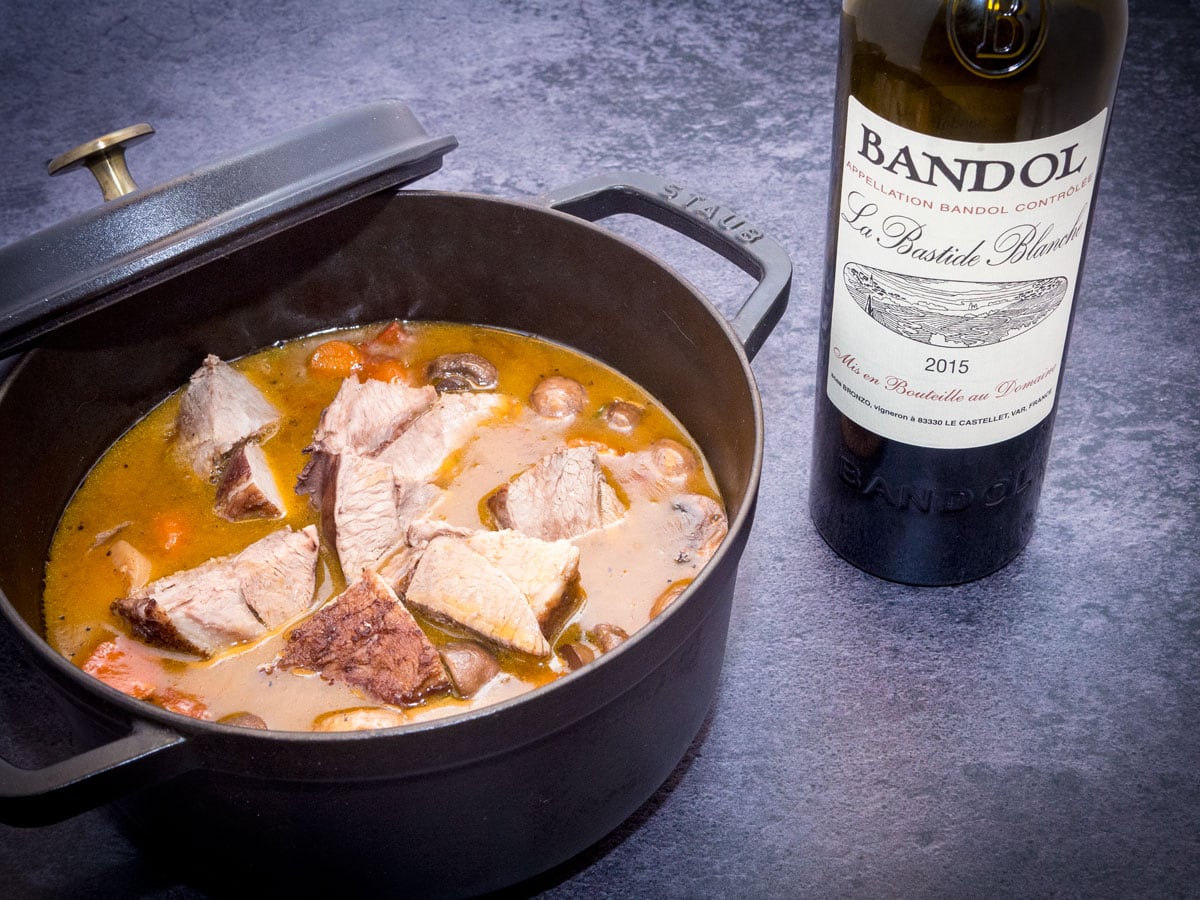 Lammegryde og vin