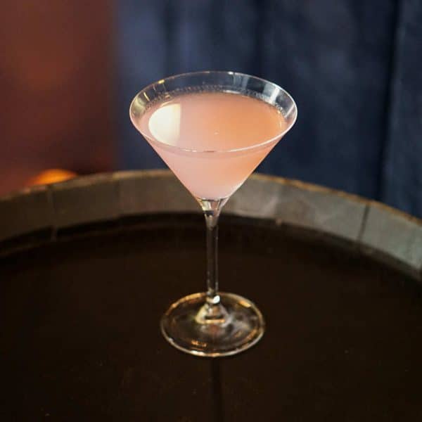 Cosmopolitan – ikonisk cocktail med tranebær og appelsin